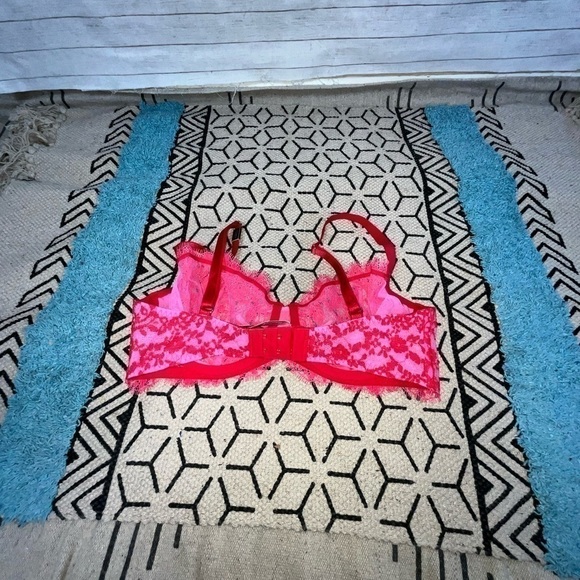 VICTORIA'S SECRET VERY SEXY UNLINED DEMI RED & PINK FLORAL LACE, SZ 34 D - Picture 3 of 9